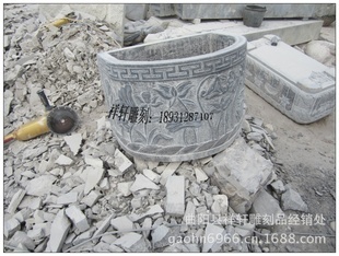 黄锈石花钵 古朴与耐用兼具的园林装饰首选